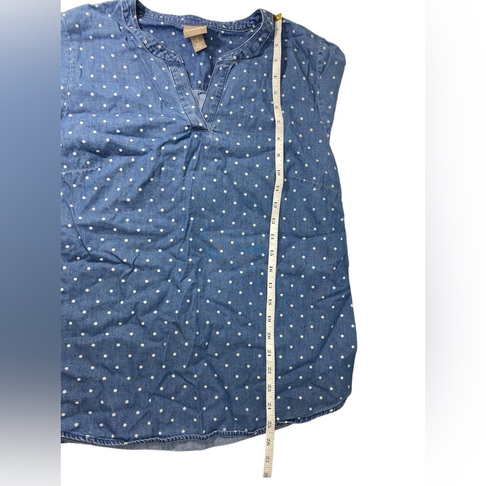 Chico’s Chambray Polka Dot 100% Cotton Split Neck Top Size 1 (M/L) - Picture 7 of 8